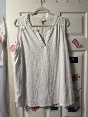 41 Hawthron Women's White Split-Neck Sleeveless Top